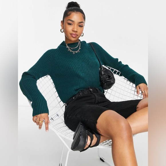 Monki Emerald Green Ribbed Cropped Fuzzy Turtleneck Sweater Size Large - Picture 1 of 5